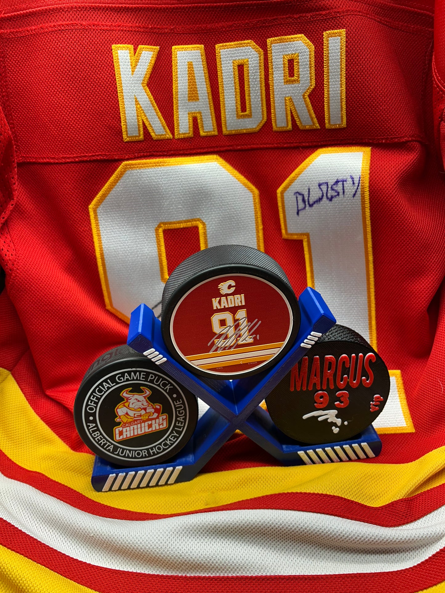 Hockey Puck Display Stand β Personalized Desk Holder β Minimalist Hockey Gift for Players & Fans β 3D Printed Puck Holder