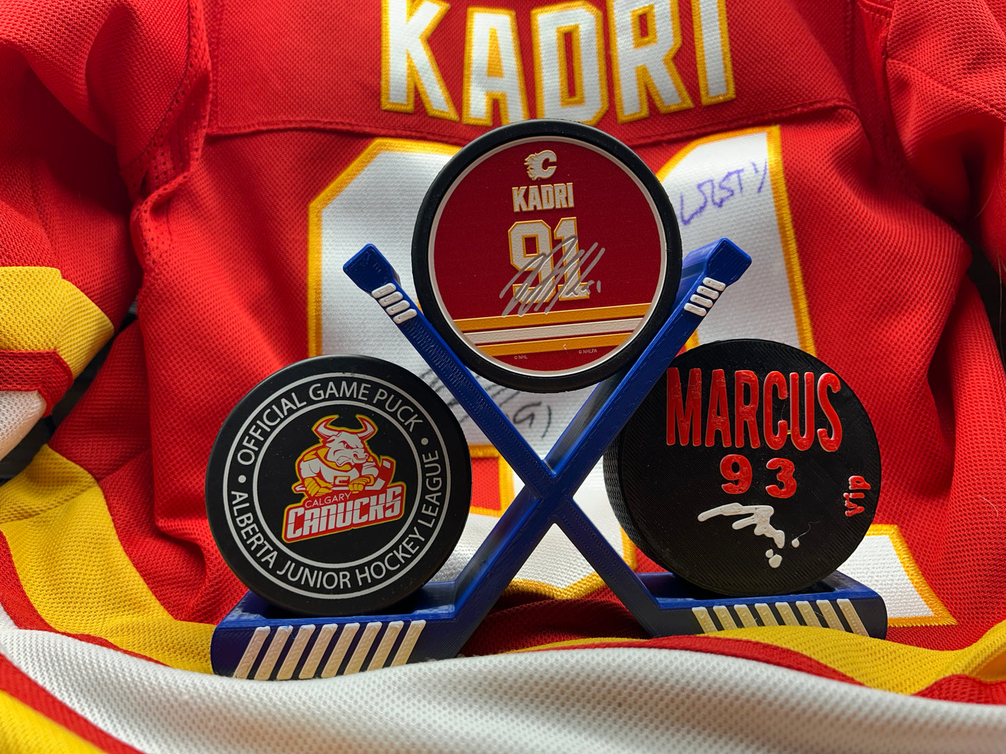 Hockey Puck Display Stand – Personalized Desk Holder – Minimalist Hockey Gift for Players & Fans – 3D Printed Puck Holder